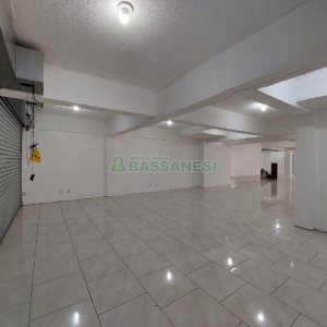 Loja com 213m², no bairro Cinqüentenário em Caxias do Sul para Alugar