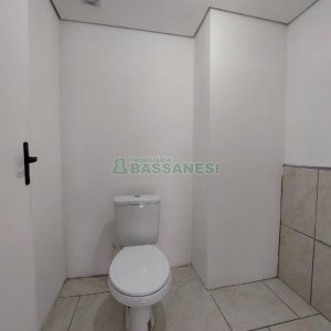Loja com 213m², no bairro Cinqüentenário em Caxias do Sul para Alugar