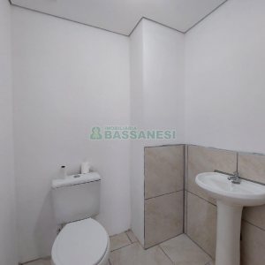 Loja com 213m², no bairro Cinqüentenário em Caxias do Sul para Alugar