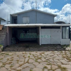 Casa com 80m², 2 dormitórios, 1 vaga, no bairro Kayser em Caxias do Sul para Alugar