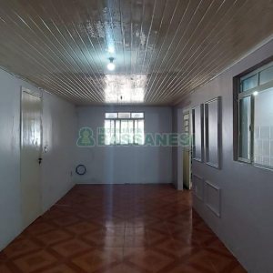 Casa com 80m², 2 dormitórios, 1 vaga, no bairro Kayser em Caxias do Sul para Alugar