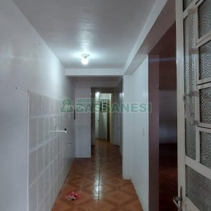 Casa com 80m², 2 dormitórios, 1 vaga, no bairro Kayser em Caxias do Sul para Alugar