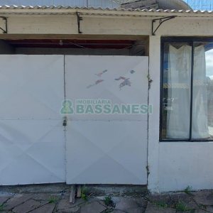 Casa com 80m², 2 dormitórios, 1 vaga, no bairro Kayser em Caxias do Sul para Alugar