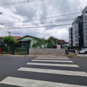 Casa com 200m², 3 dormitórios, 6 vagas, no bairro Cruzeiro em Caxias do Sul para Comprar