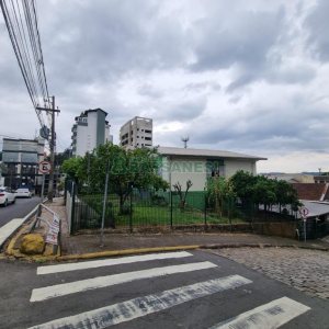 Casa com 200m², 3 dormitórios, 6 vagas, no bairro Cruzeiro em Caxias do Sul para Comprar