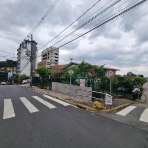 Casa com 200m², 3 dormitórios, 6 vagas, no bairro Cruzeiro em Caxias do Sul para Comprar