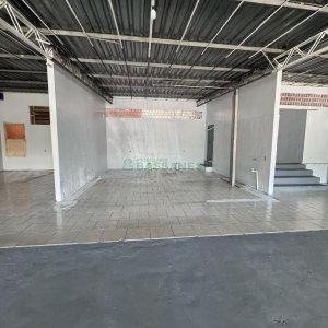 Loja com 594m², no bairro Pio X em Caxias do Sul para Alugar ou Comprar