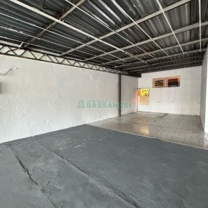 Loja com 594m², no bairro Pio X em Caxias do Sul para Alugar ou Comprar