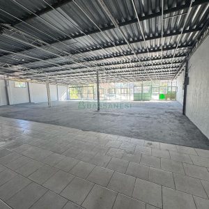 Loja com 594m², no bairro Pio X em Caxias do Sul para Alugar ou Comprar