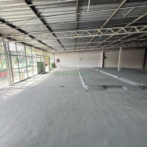 Loja com 594m², no bairro Pio X em Caxias do Sul para Alugar ou Comprar