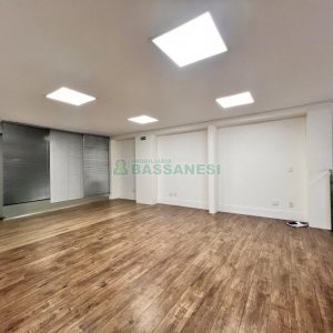 Loja com 505m², no bairro Pio X em Caxias do Sul para Alugar