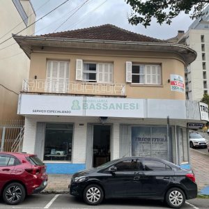 Casa Comercial com 300m², no bairro Centro em Caxias do Sul para Comprar