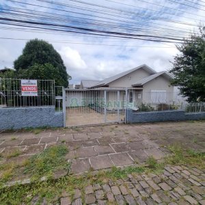 Casa com 220m², 3 dormitórios, 2 vagas, no bairro Kayser em Caxias do Sul para Comprar