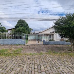 Casa com 220m², 3 dormitórios, 2 vagas, no bairro Kayser em Caxias do Sul para Comprar