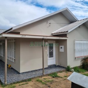 Casa com 220m², 3 dormitórios, 2 vagas, no bairro Kayser em Caxias do Sul para Comprar