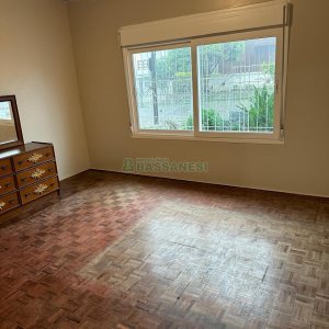 Casa com 220m², 3 dormitórios, 2 vagas, no bairro Kayser em Caxias do Sul para Comprar