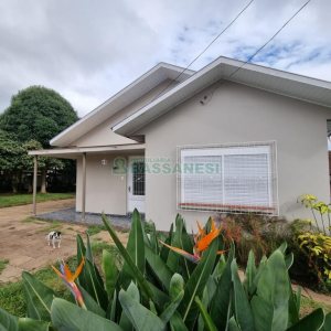 Casa com 220m², 3 dormitórios, 2 vagas, no bairro Kayser em Caxias do Sul para Comprar
