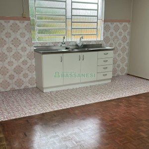 Casa com 220m², 3 dormitórios, 2 vagas, no bairro Kayser em Caxias do Sul para Comprar