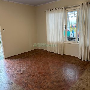 Casa com 220m², 3 dormitórios, 2 vagas, no bairro Kayser em Caxias do Sul para Comprar