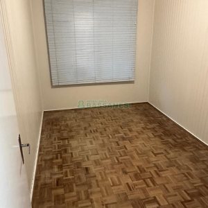 Casa com 220m², 3 dormitórios, 2 vagas, no bairro Kayser em Caxias do Sul para Comprar