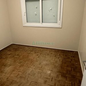 Casa com 220m², 3 dormitórios, 2 vagas, no bairro Kayser em Caxias do Sul para Comprar