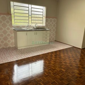 Casa com 220m², 4 dormitórios, 2 vagas, no bairro Kayser em Caxias do Sul para Comprar