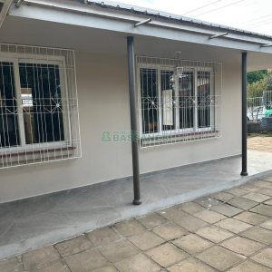 Casa com 220m², 4 dormitórios, 2 vagas, no bairro Kayser em Caxias do Sul para Comprar