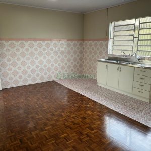 Casa com 220m², 4 dormitórios, 2 vagas, no bairro Kayser em Caxias do Sul para Comprar