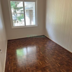 Casa com 220m², 4 dormitórios, 2 vagas, no bairro Kayser em Caxias do Sul para Comprar