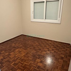 Casa com 220m², 4 dormitórios, 2 vagas, no bairro Kayser em Caxias do Sul para Comprar