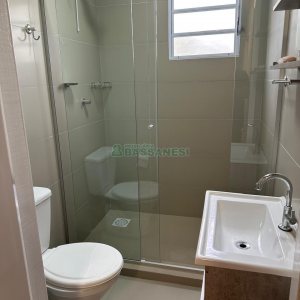 Casa com 220m², 4 dormitórios, 2 vagas, no bairro Kayser em Caxias do Sul para Comprar
