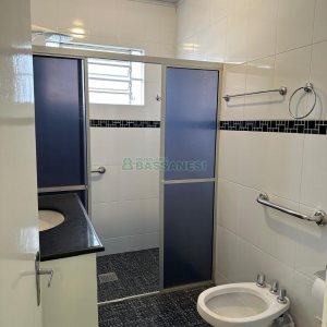 Casa com 220m², 4 dormitórios, 2 vagas, no bairro Kayser em Caxias do Sul para Comprar
