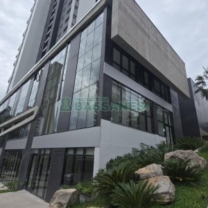 Sala com 89m², 1 vaga, no bairro Exposição em Caxias do Sul para Comprar