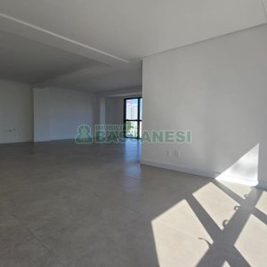 Sala com 89m², 1 vaga, no bairro Exposição em Caxias do Sul para Comprar