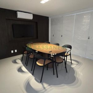 Sala com 89m², 1 vaga, no bairro Exposição em Caxias do Sul para Comprar