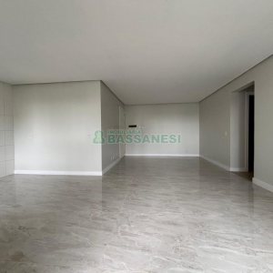 Apartamento com 133m², 3 dormitórios, 1 vaga, no bairro Madureira em Caxias do Sul para Alugar