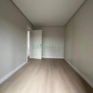 Apartamento com 133m², 3 dormitórios, 1 vaga, no bairro Madureira em Caxias do Sul para Alugar