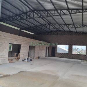 Pavilhão com 688m², no bairro Esplanada em Caxias do Sul para Alugar ou Comprar