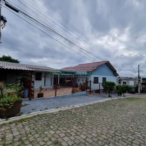 Casa com 255m², 4 dormitórios, 4 vagas, no bairro Diamantino em Caxias do Sul para Comprar