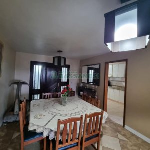 Casa com 255m², 4 dormitórios, 4 vagas, no bairro Diamantino em Caxias do Sul para Comprar