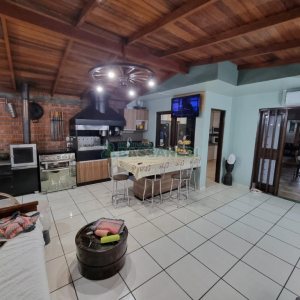 Casa com 255m², 4 dormitórios, 4 vagas, no bairro Diamantino em Caxias do Sul para Comprar