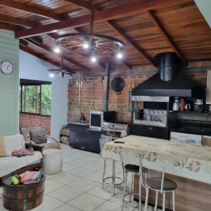 Casa com 255m², 4 dormitórios, 4 vagas, no bairro Diamantino em Caxias do Sul para Comprar