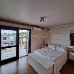 Casa com 255m², 4 dormitórios, 4 vagas, no bairro Diamantino em Caxias do Sul para Comprar