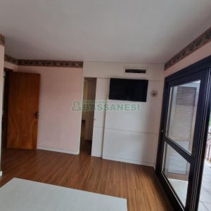 Casa com 255m², 4 dormitórios, 4 vagas, no bairro Diamantino em Caxias do Sul para Comprar