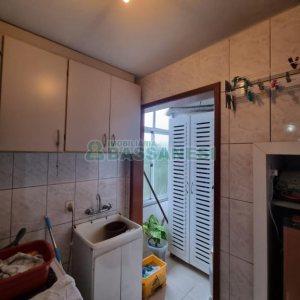 Casa com 255m², 4 dormitórios, 4 vagas, no bairro Diamantino em Caxias do Sul para Comprar