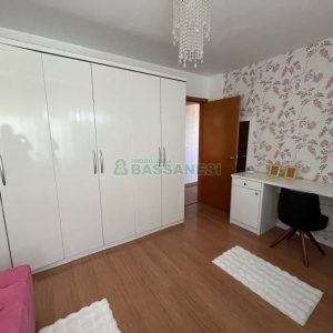 Apto Mobiliado com 63m², 2 dormitórios, 1 vaga, no bairro Petrópolis em Caxias do Sul para Alugar