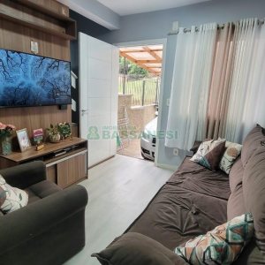 Sobrado Mobiliado com 70m², 2 dormitórios, 1 vaga, no bairro Salgado Filho em Caxias do Sul para Alugar