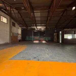 Pavilhão com 825m², no bairro Centro em Caxias do Sul para Alugar