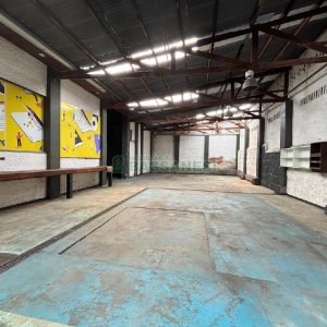 Pavilhão com 825m², no bairro Centro em Caxias do Sul para Alugar