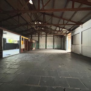 Pavilhão com 825m², no bairro Centro em Caxias do Sul para Alugar